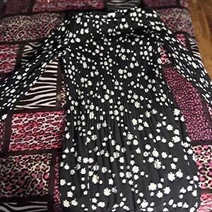 Elegant Black Dress with Daisy Print